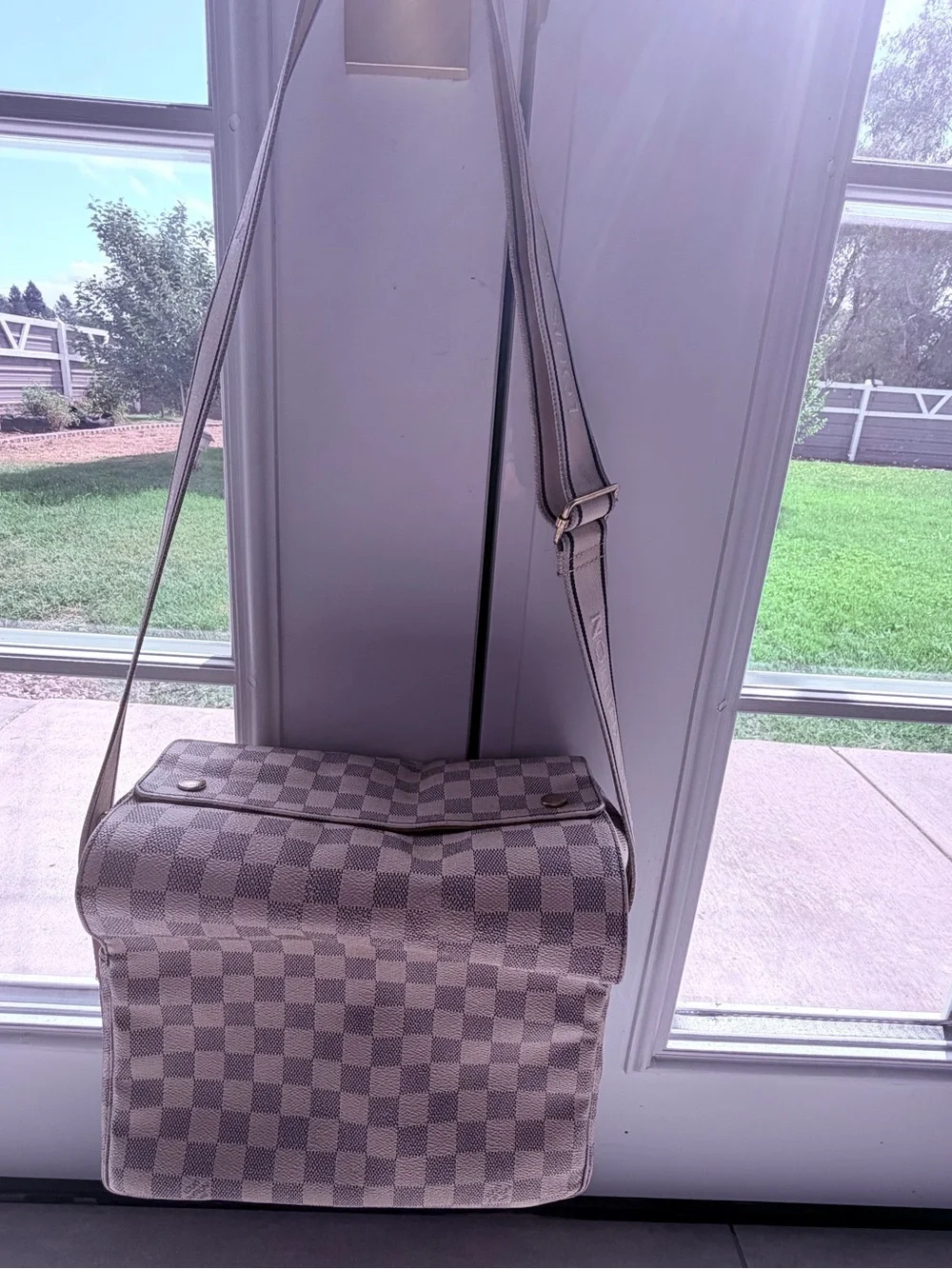 Louis Vuitton shoulder bag/ crossbody bag comes with COA